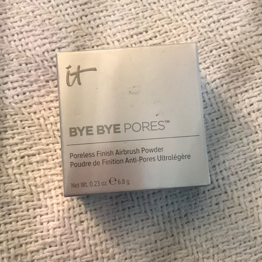 IT cosmetics bye bye pores translucent powder